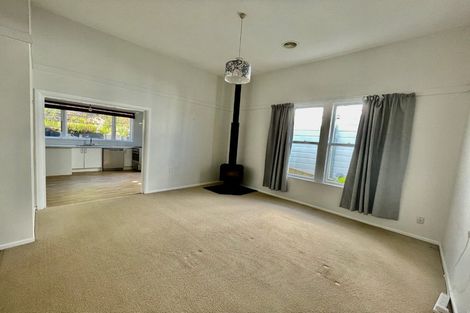 Photo of property in 16 Woburn Road, Northland, Wellington, 6012