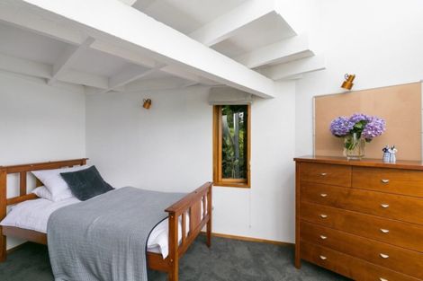 Photo of property in 6 Nakora Road, Karaka Bays, Wellington, 6022