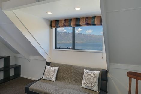 Photo of property in 30 Greenstone Place, Fernhill, Queenstown, 9300