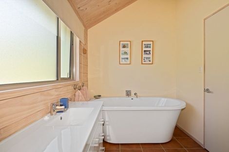 Photo of property in 4941 Kenepuru Road, Ohauparuparu Bay, Picton, 7282