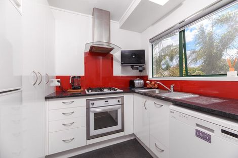 Photo of property in 2b Porter Avenue, Te Atatu South, Auckland, 0610