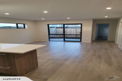 Photo of property in 37 Koroheke Road, Takanini, 2110