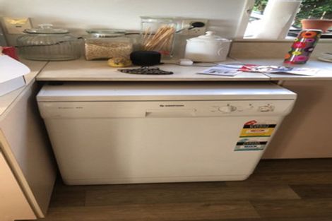 Photo of property in 1/8 Marsh Avenue, Forrest Hill, Auckland, 0620