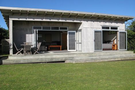 Photo of property in 30 Beach Road, Urenui, 4377