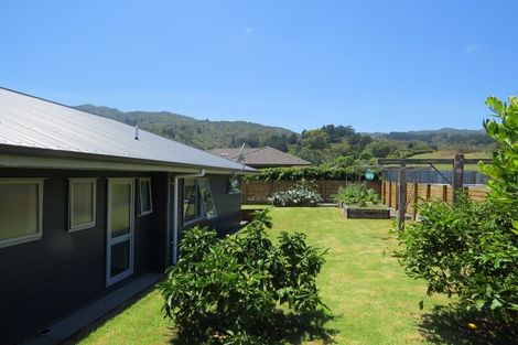 Photo of property in 32 Victoria Street, Coromandel, 3506
