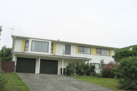 Photo of property in 3 Brasenose Place, Tawa, Wellington, 5028