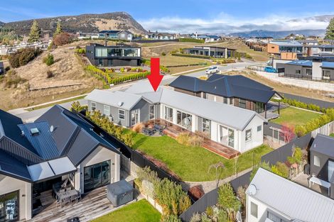 Photo of property in 8 The Heights Avenue, Wanaka, 9305
