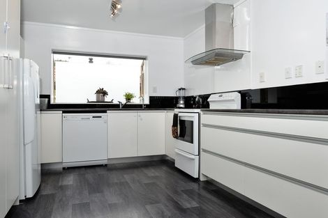 Photo of property in 13 Waimoko Glen, Swanson, Auckland, 0612