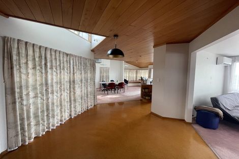 Photo of property in 19 Calypso Place, Rothesay Bay, Auckland, 0630