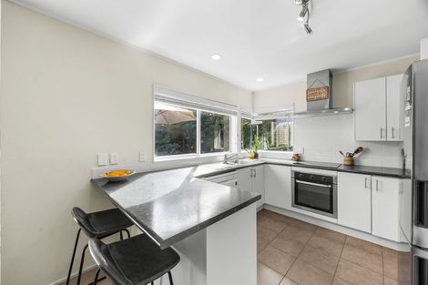 Photo of property in 2/12 Pat O'connor Place, Manurewa, Auckland, 2105