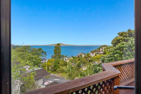 Photo of property in 2/62 Beach Road, Castor Bay, Auckland, 0620