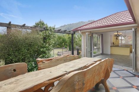 Photo of property in 6 Deavoll Place, Heathcote Valley, Christchurch, 8022