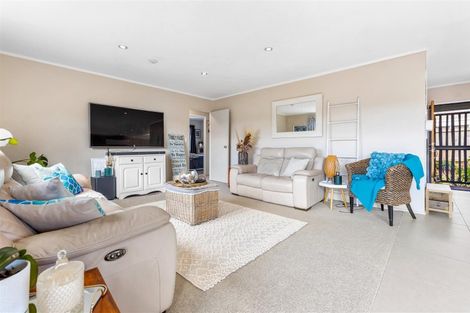 Photo of property in 22a Hammond Avenue, Hatfields Beach, Orewa, 0931