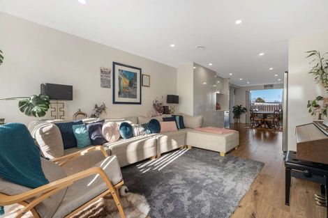 Photo of property in 9 Lovely Lane, Manurewa, Auckland, 2102