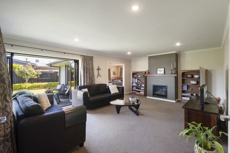 Photo of property in 5 Rodeo Drive, Kelvin Grove, Palmerston North, 4414
