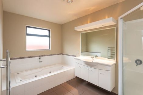 Photo of property in 25 Linkwater Way, Parklands, Christchurch, 8083