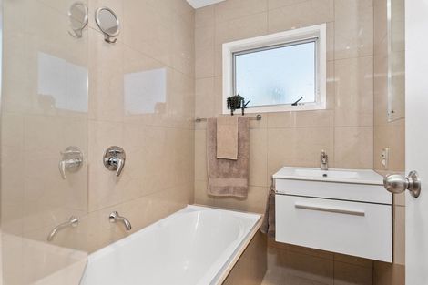 Photo of property in 2/29 Cranston Street, Torbay, Auckland, 0632