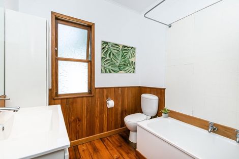 Photo of property in 71 Severn Street, Island Bay, Wellington, 6023