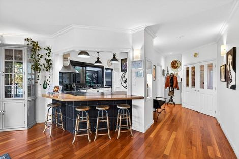 Photo of property in 8 Selwyn Road, Hospital Hill, Napier, 4110