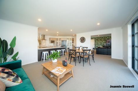 Photo of property in 8 Medallion Court, Kelvin Grove, Palmerston North, 4414