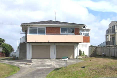 Photo of property in 3/174 East Coast Road, Forrest Hill, Auckland, 0620