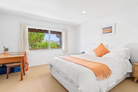 Photo of property in 18 Marram Way, Peka Peka, Waikanae, 5391