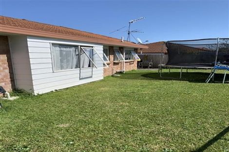 Photo of property in 2/53 Robert Skelton Place, Clendon Park, Auckland, 2103
