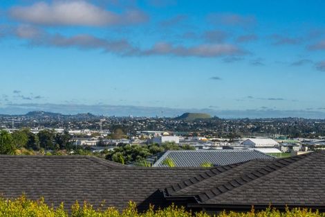 Photo of property in 8 Verley Rise, East Tamaki Heights, Auckland, 2016