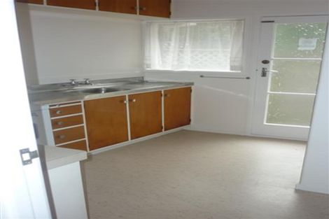 Photo of property in 3/2 Longbill Place, Glendene, Auckland, 0602