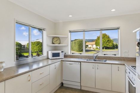 Photo of property in 4 Monterosso Place, Paraparaumu Beach, Paraparaumu, 5032