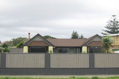 Photo of property in 64 Marine Parade, Paraparaumu Beach, Paraparaumu, 5032