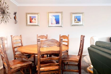 Photo of property in 75 Seaview Road, Paraparaumu Beach, Paraparaumu, 5032