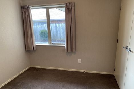 Photo of property in 11 Balmerino Grove, Waikanae, 5036