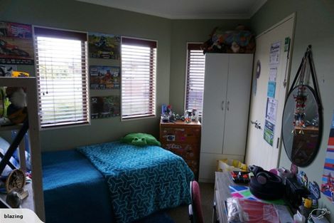 Photo of property in 15 Johnstone Drive, Fitzherbert, Palmerston North, 4410