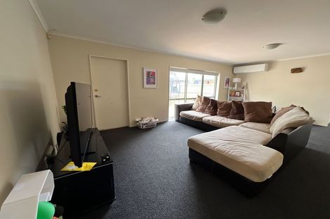 Photo of property in 22 Newbegin Place, Weymouth, Auckland, 2103