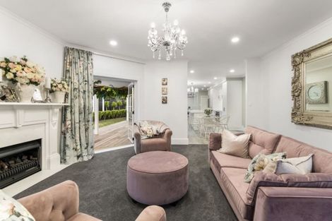 Photo of property in 1 Almond Grove, Greenhithe, Auckland, 0632