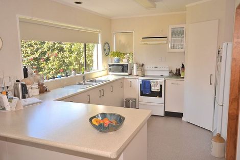 Photo of property in 1 Oak Bay, Waikanae, 5036