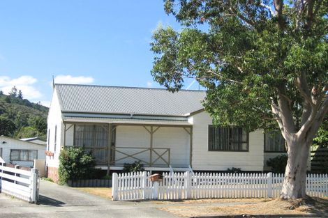 Photo of property in 17 Moonstone Grove, Birchville, Upper Hutt, 5018