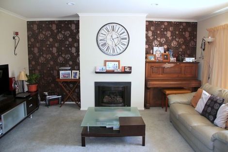 Photo of property in 11 Cascade Way, Paraparaumu, 5032