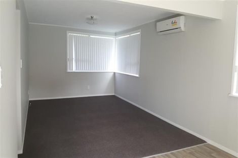 Photo of property in 132 Chichester Drive, Rosehill, Papakura, 2113