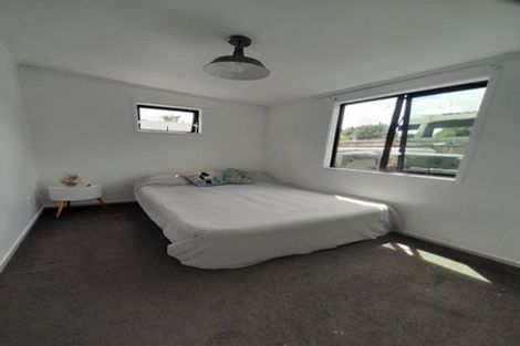 Photo of property in 18 Beihlers Road, Weymouth, Auckland, 2103