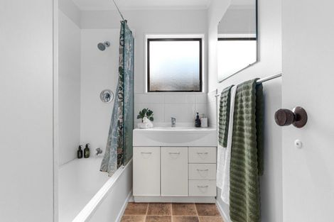 Photo of property in 2/935 Cameron Road, Gate Pa, Tauranga, 3112