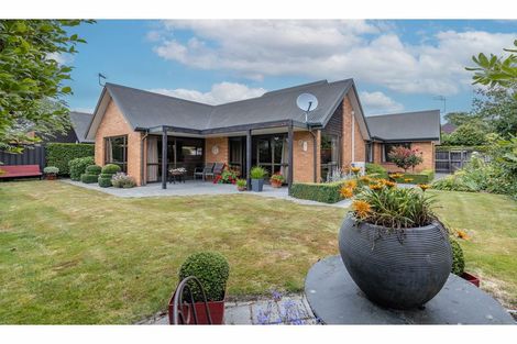 Photo of property in 2/35 Glenburn Place, Avonhead, Christchurch, 8042