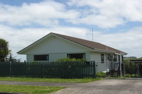 Photo of property in 28 Kopara Place, Clendon Park, Auckland, 2103