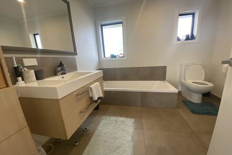 Photo of property in 80 Neil Avenue, Te Atatu Peninsula, Auckland, 0610