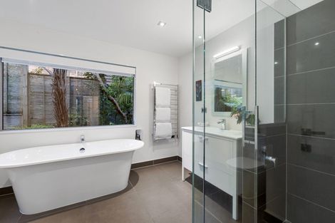 Photo of property in 39 Maritime Terrace, Birkenhead, Auckland, 0626