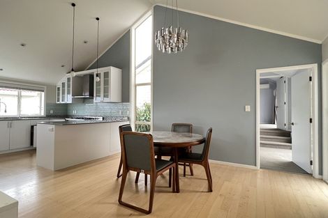 Photo of property in 14 Mcfetridge Place, Hillcrest, Auckland, 0627