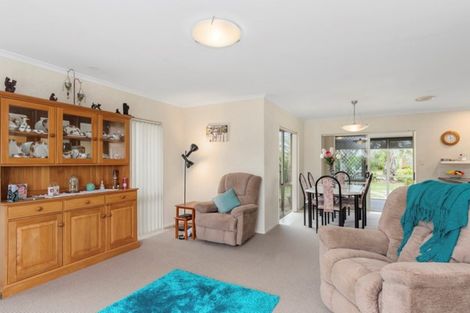 Photo of property in 32 Mcleod Place, Papamoa Beach, Papamoa, 3118