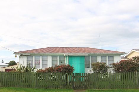 Photo of property in 11 Roore Street, Foxton Beach, Foxton, 4815