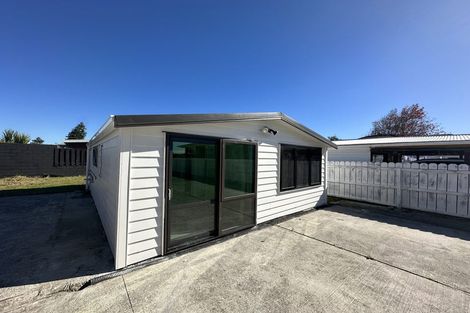Photo of property in 4 Convair Crescent, Mangere, Auckland, 2022
